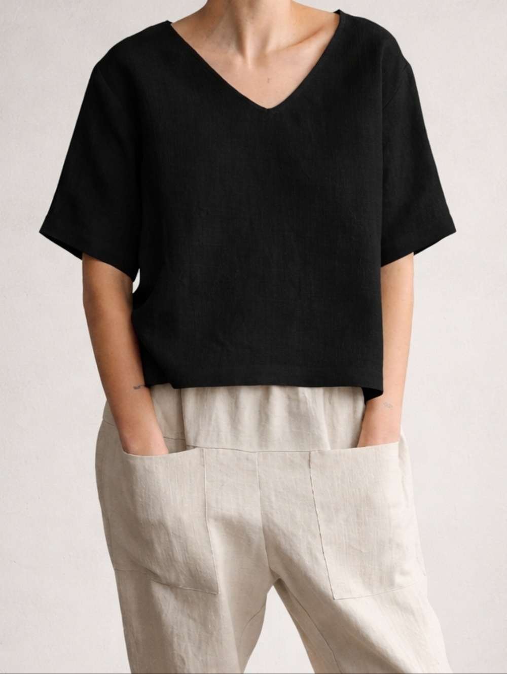 MAN IN THE STUDIO Black Linen Oversized V-Neck Short Sleeve Crop Top - Women O/S
